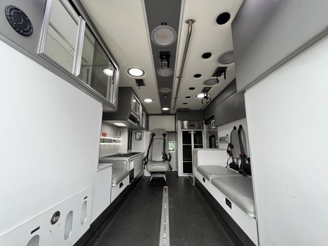 USED 2017 FORD F550 TYPE I AMBULANCE TRUCK #$vid