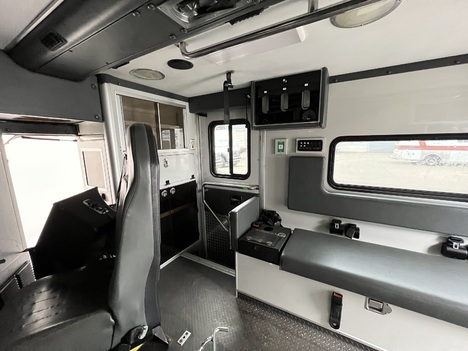 REMOUNTED 2010 FORD E350 TYPE III AMBULANCE TRUCK #$vid