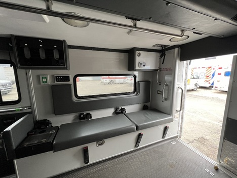 REMOUNTED 2010 FORD E350 TYPE III AMBULANCE TRUCK #$vid
