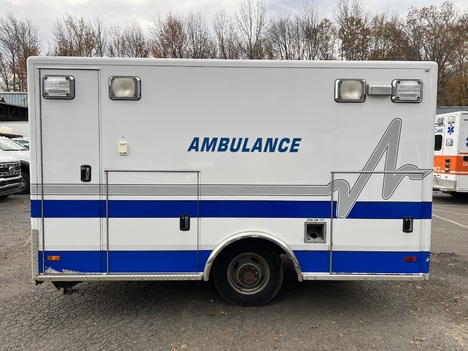 REMOUNTED 2010 FORD E350 TYPE III AMBULANCE TRUCK #$vid