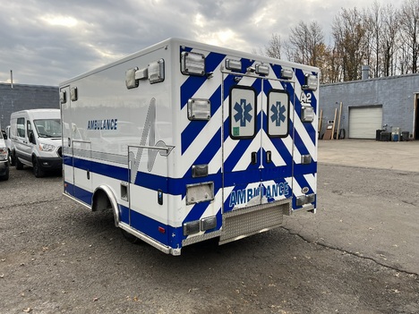 REMOUNTED 2010 FORD E350 TYPE III AMBULANCE TRUCK #$vid