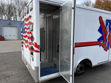 REMOUNTED 2015 FORD E450 TYPE III AMBULANCE TRUCK #$vid