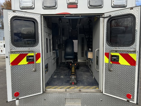 REMOUNTED 2015 FORD E450 TYPE III AMBULANCE TRUCK #$vid