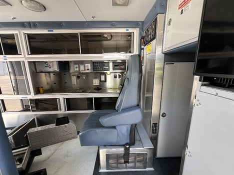REMOUNTED 2009 FORD F550 TYPE I AMBULANCE TRUCK #$vid