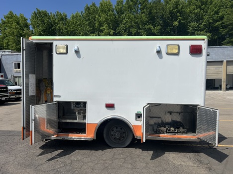 REMOUNTED 2009 FORD F550 TYPE I AMBULANCE TRUCK #$vid