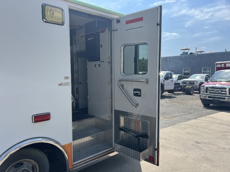 REMOUNTED 2009 FORD F550 TYPE I AMBULANCE TRUCK #$vid