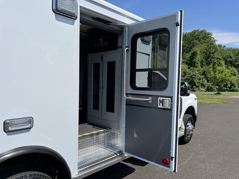REMOUNTED 2023 FORD F350 TYPE I AMBULANCE TRUCK #$vid