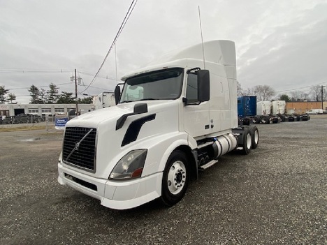 2015 VOLVO VNL64T630 Tandem Axle Sleeper