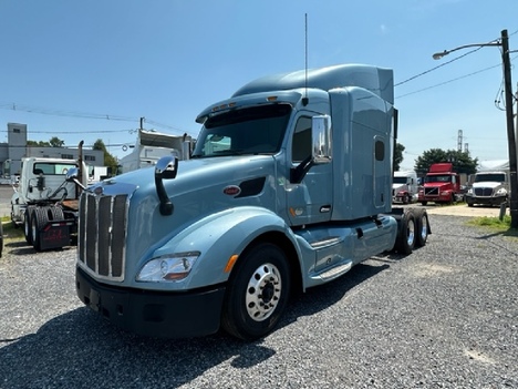 2016 PETERBILT 579 Tandem Axle Sleeper
