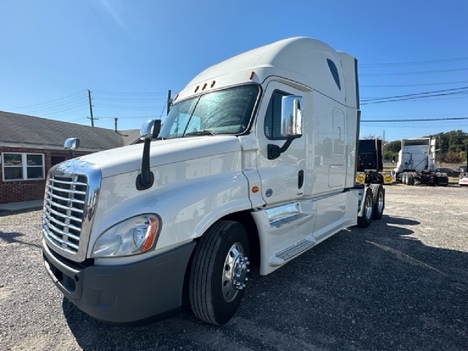 2017 FREIGHTLINER Cascadia Tandem Axle Sleeper
