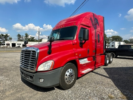 2017 FREIGHTLINER Cascadia Tandem Axle Sleeper