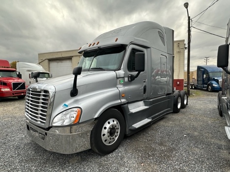 2017 FREIGHTLINER Cascadia Tandem Axle Sleeper