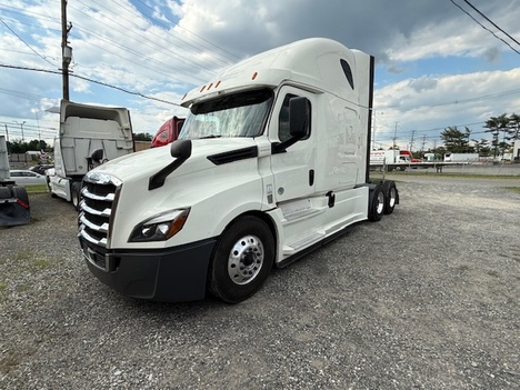 2020 FREIGHTLINER Cascadia Tandem Axle Sleeper