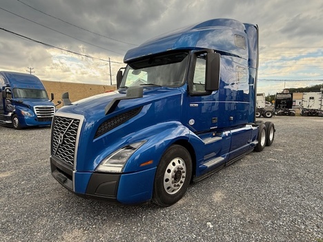 2021 VOLVO VNL64T760 Tandem Axle Sleeper