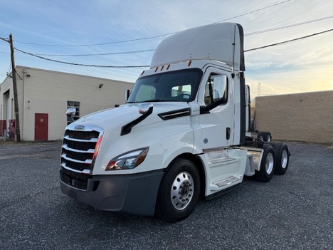 2020 FREIGHTLINER Cascadia Tandem Axle Daycab