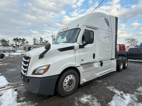 2021 FREIGHTLINER Cascadia Tandem Axle Sleeper #1355