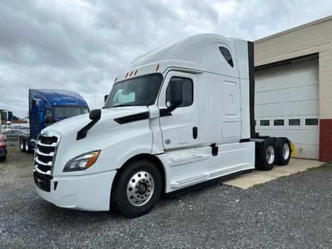 2019 FREIGHTLINER Cascadia Tandem Axle Sleeper