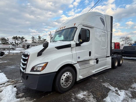 2020 FREIGHTLINER Cascadia Tandem Axle Sleeper