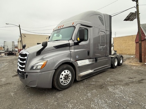 2021-freightliner-cascadia-tandem-axle-sleeper #1360