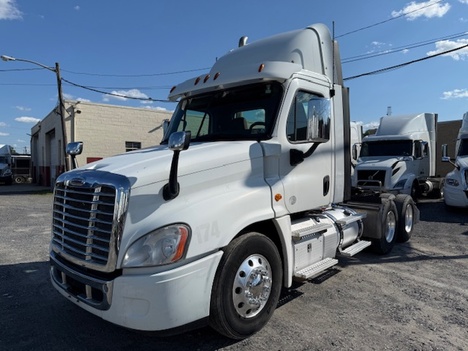2017 FREIGHTLINER Cascadia Tandem Axle Daycab