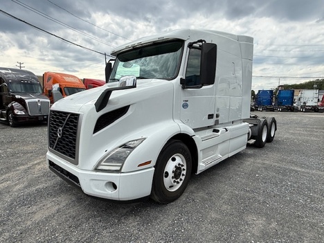 2020 VOLVO VNR640 Tandem Axle Sleeper
