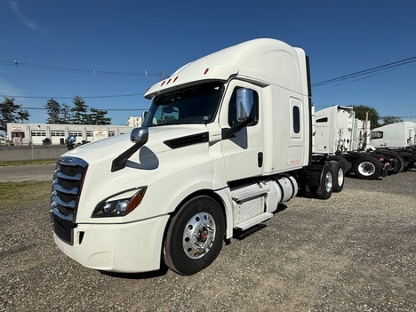 2019 FREIGHTLINER Cascadia Tandem Axle Sleeper