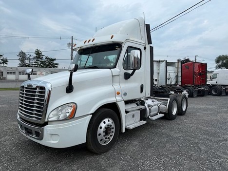 2016 FREIGHTLINER Cascadia Tandem Axle Daycab