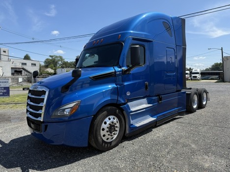 2022 FREIGHTLINER Cascadia Tandem Axle Sleeper