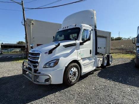 2019 FREIGHTLINER Cascadia Tandem Axle Daycab