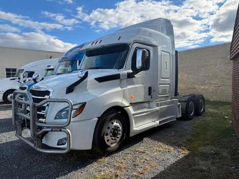 2020 FREIGHTLINER Cascadia Tandem Axle Sleeper