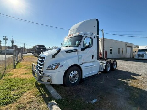 2019 FREIGHTLINER Cascadia Tandem Axle Daycab