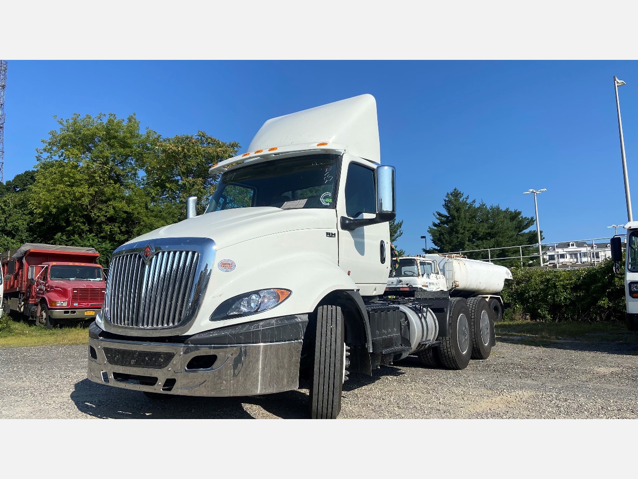NEW 2025 INTERNATIONAL RH TANDEM AXLE DAYCAB TRUCK #1049 NEW 2025 INTERNATIONAL RH TANDEM AXLE DAYCAB TRUCK #1049