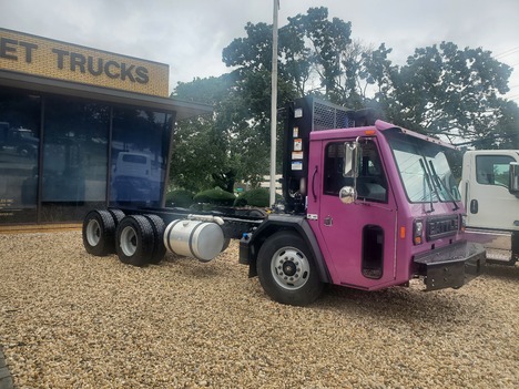 2024 BATTLE MOTORS LET Garbage Truck #1051