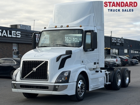 2018 VOLVO VNL300 Tandem Axle Daycab #1362