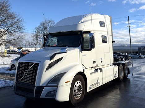 2022 VOLVO 760 Tandem Axle Sleeper #1400