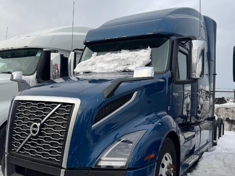 2022 VOLVO VNL760 Tandem Axle Sleeper #1424