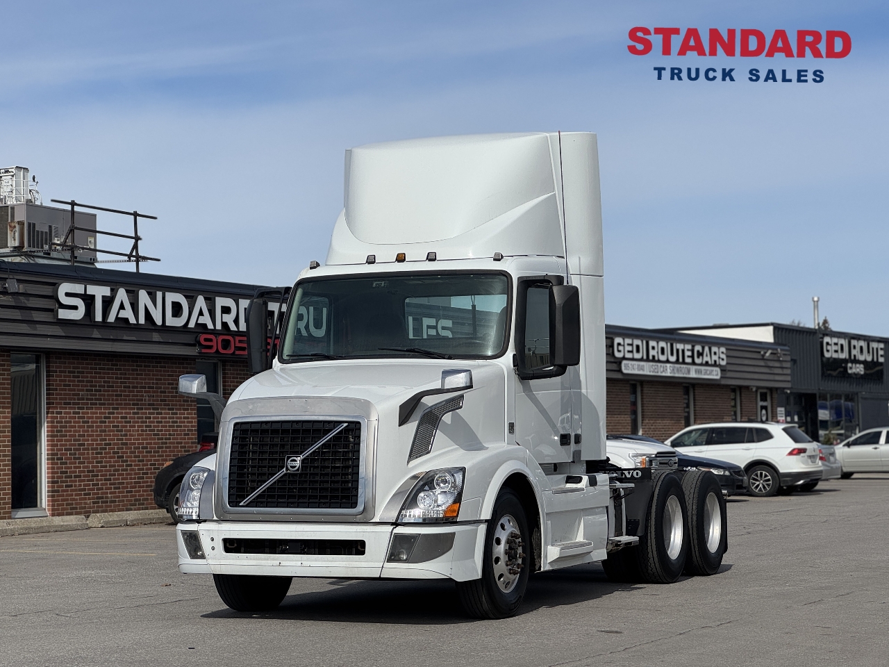 2018 VOLVO VNL 300 Tandem Axle Daycab #1 2018 VOLVO VNL 300 Tandem Axle Daycab #1