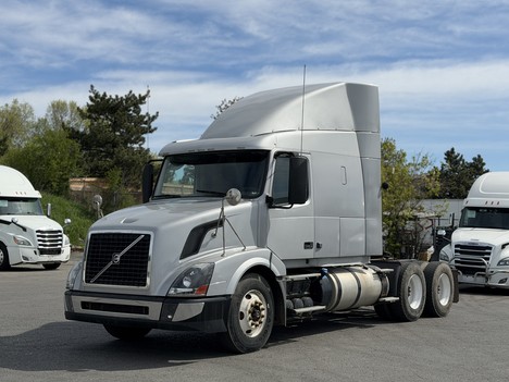 2017 VOLVO 640 Single Axle Sleeper #1465