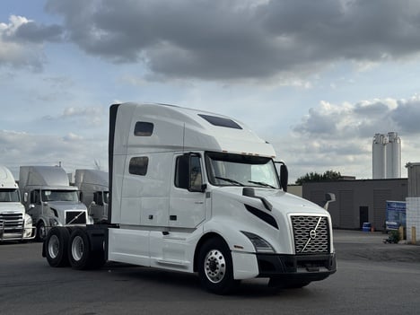 2022-volvo-760-single-axle-sleeper #1469