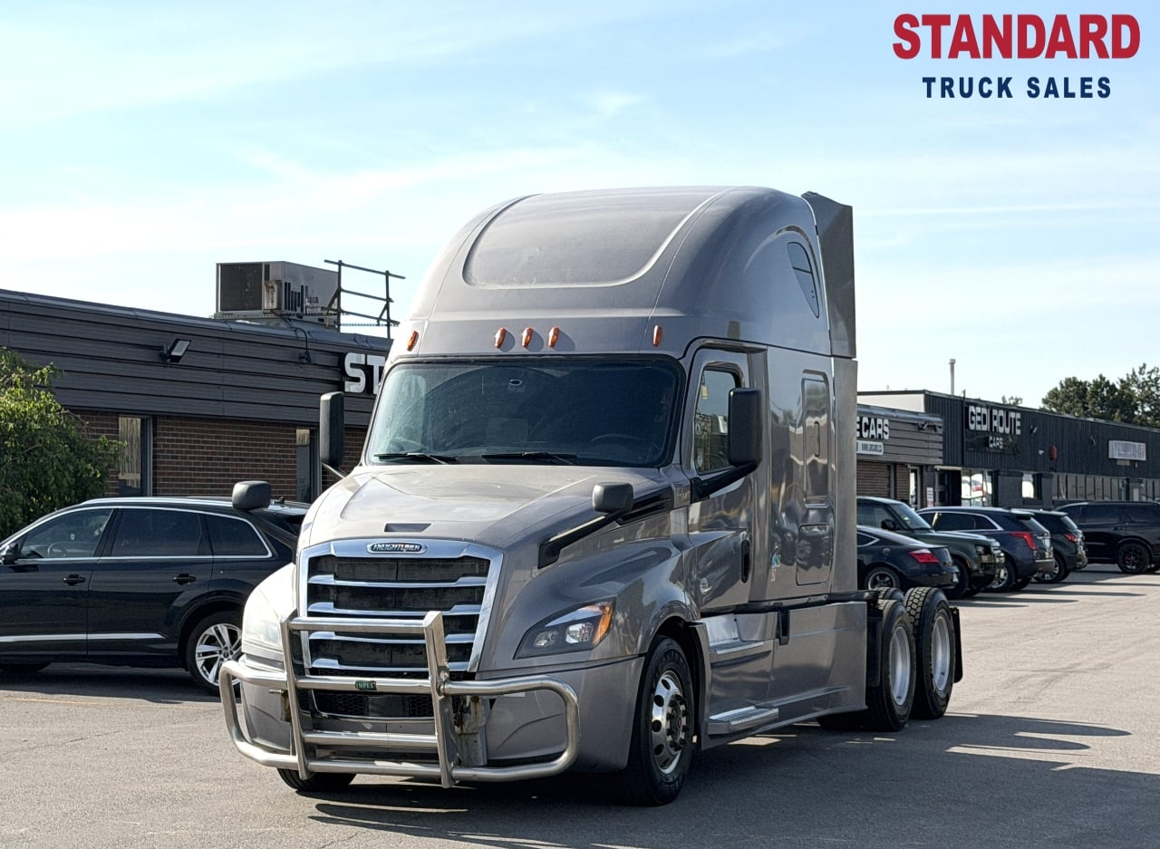 2019 FREIGHTLINER CASCADIA Tandem Axle Sleeper #1 2019 FREIGHTLINER CASCADIA Tandem Axle Sleeper #1