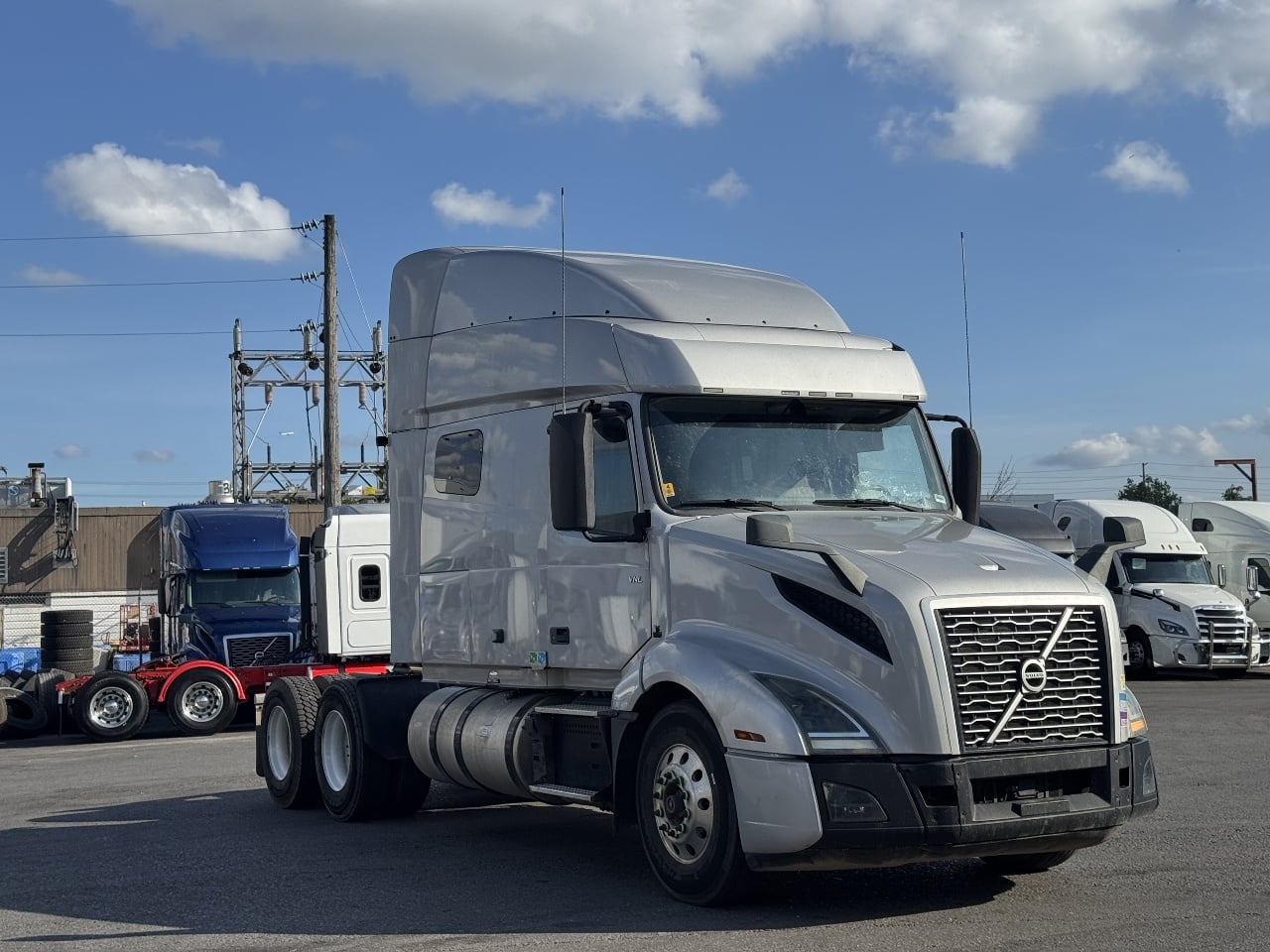 2019 VOLVO 740 Single Axle Sleeper #1 2019 VOLVO 740 Single Axle Sleeper #1