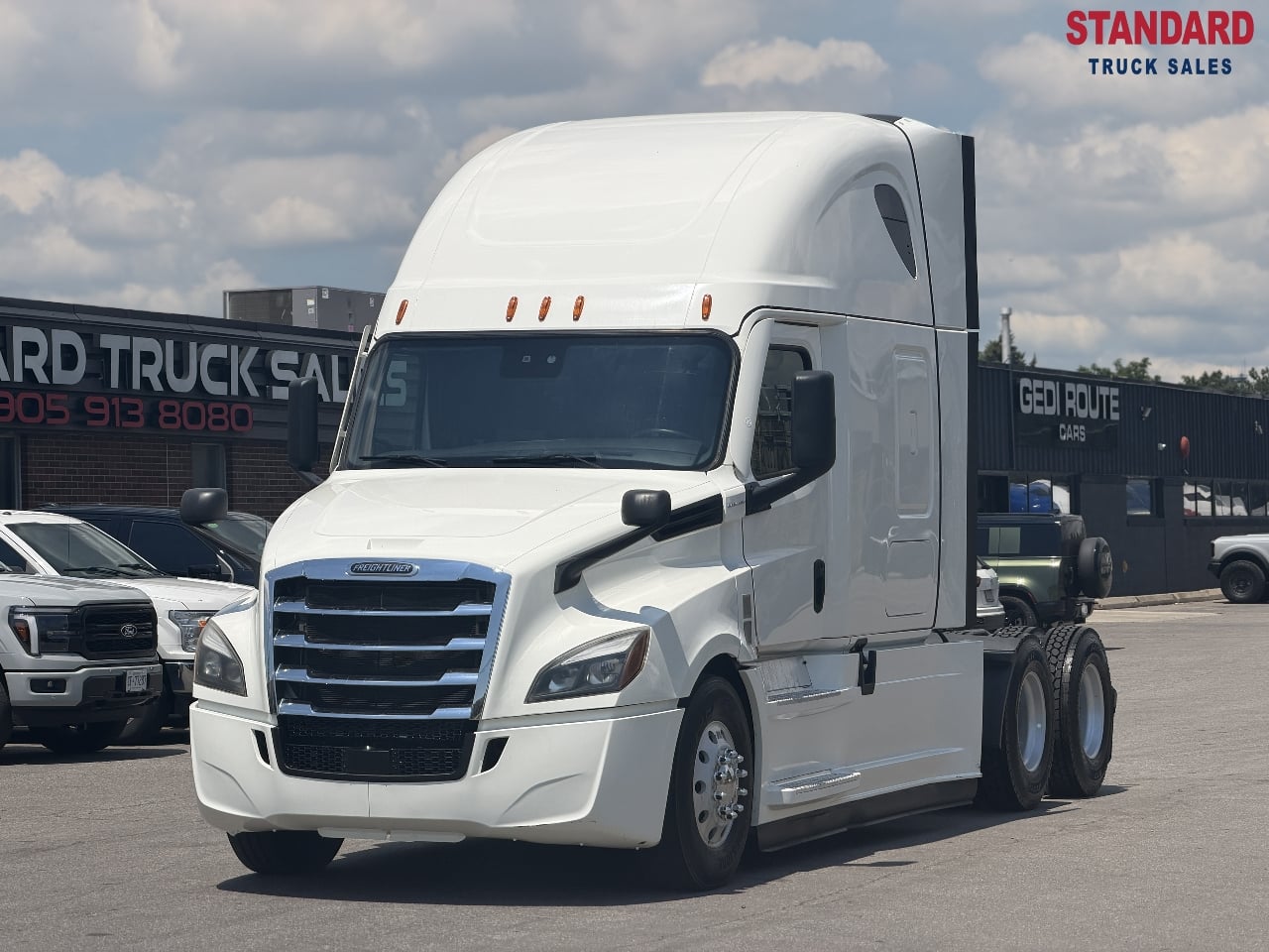 2022 FREIGHTLINER CASCADIA Tandem Axle Sleeper #1 2022 FREIGHTLINER CASCADIA Tandem Axle Sleeper #1