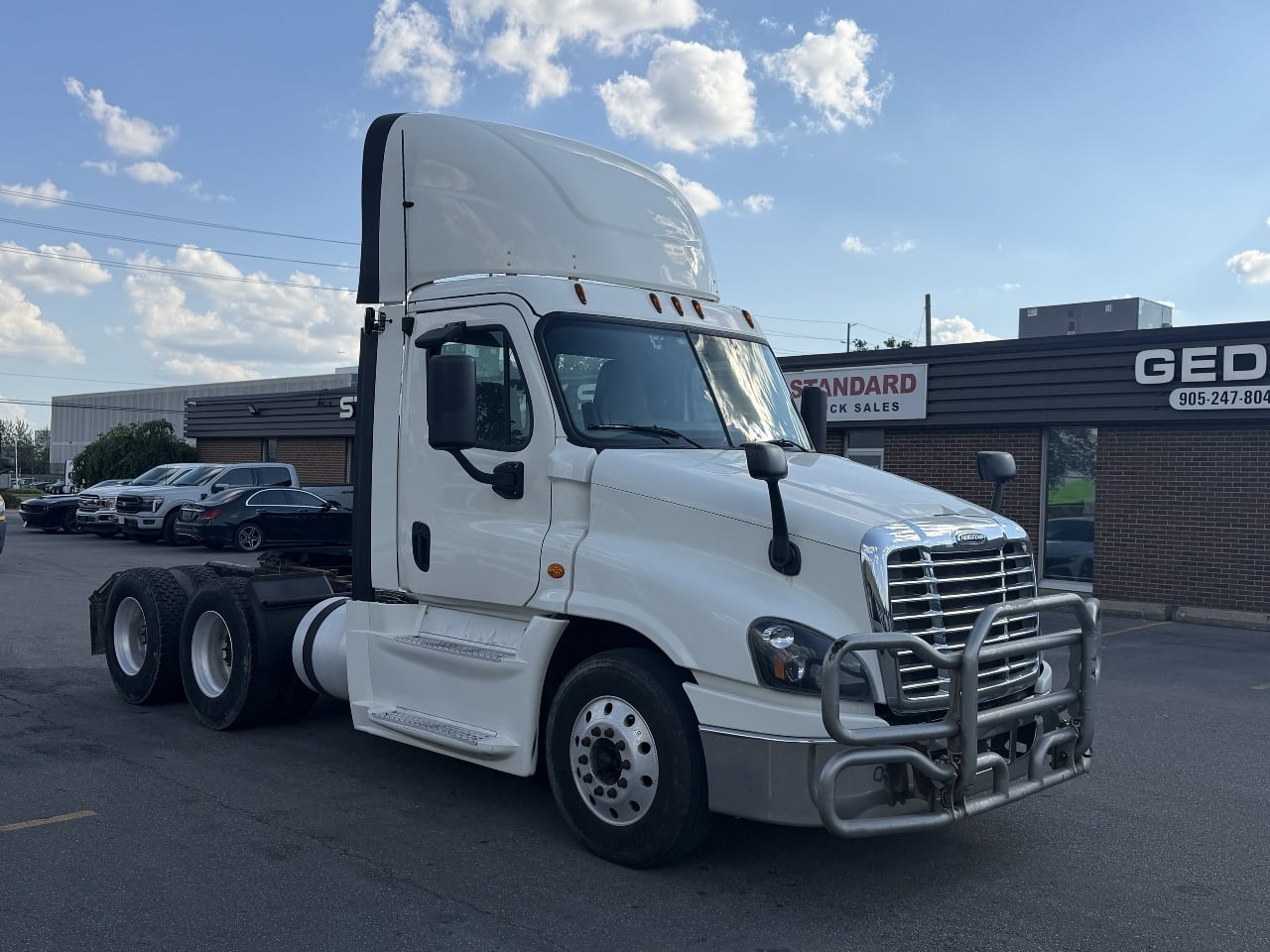 2017 FREIGHTLINER CASCADIA Tandem Axle Daycab #1 2017 FREIGHTLINER CASCADIA Tandem Axle Daycab #1