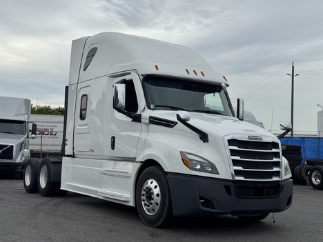 2021-freightliner-cascadia-tandem-axle-sleeper #1510