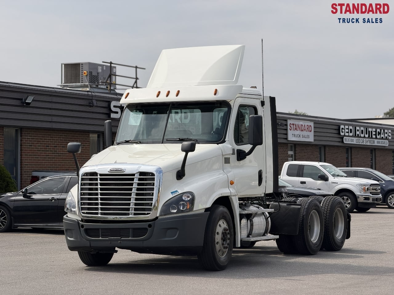 2018 FREIGHTLINER Cascadia Tandem Axle Daycab #1 2018 FREIGHTLINER Cascadia Tandem Axle Daycab #1