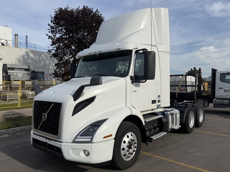 2021 VOLVO Day Cab Tandem Axle Daycab #1555