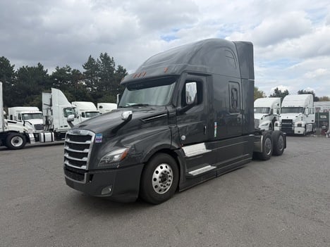 FREIGHTLINER CASCADIA Tandem Axle Sleeper #1573 FREIGHTLINER CASCADIA Tandem Axle Sleeper #1573