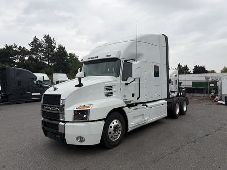 2022 MACK ANTHEM Tandem Axle Sleeper #1574 2022 MACK ANTHEM Tandem Axle Sleeper #1574