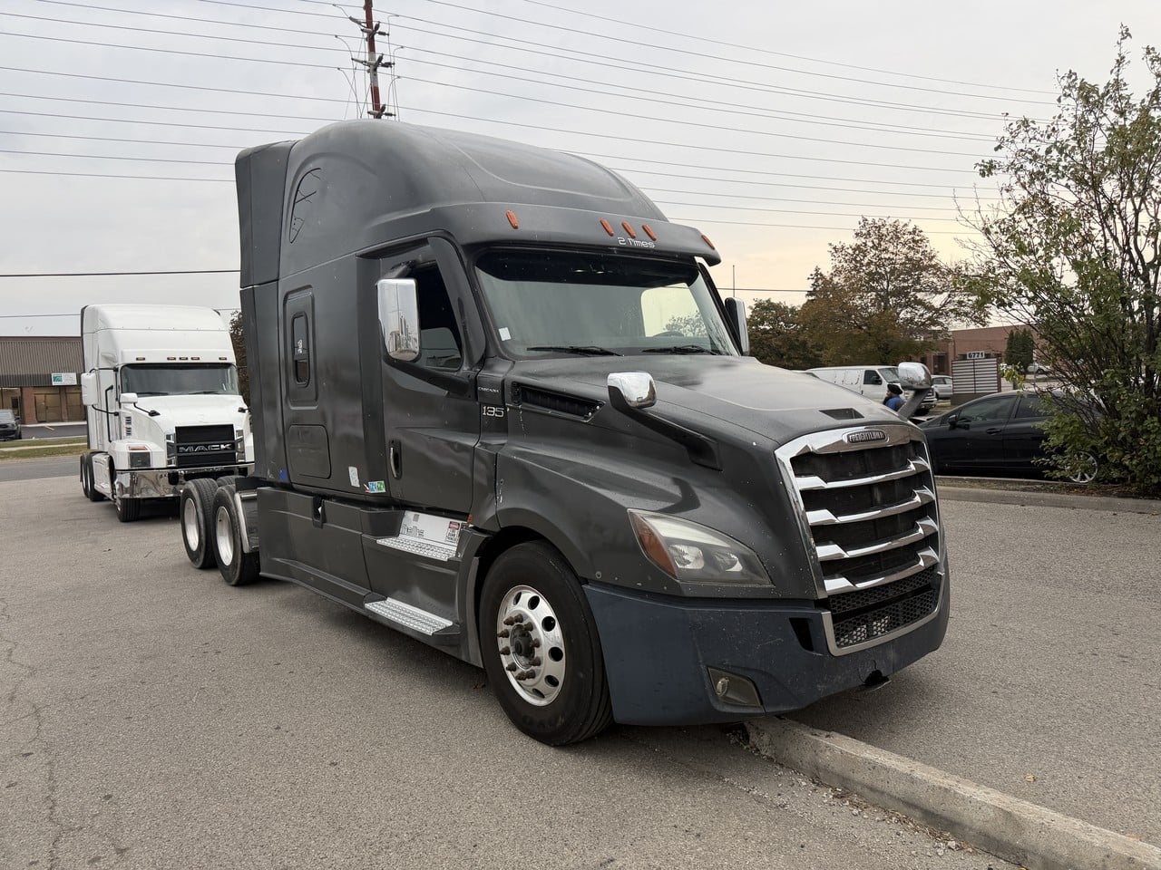 2022 FREIGHTLINER CASCADIA Tandem Axle Sleeper #1 2022 FREIGHTLINER CASCADIA Tandem Axle Sleeper #1
