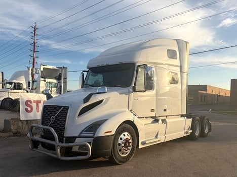 2021 VOLVO VNL Tandem Axle Sleeper #1592 2021 VOLVO VNL Tandem Axle Sleeper #1592
